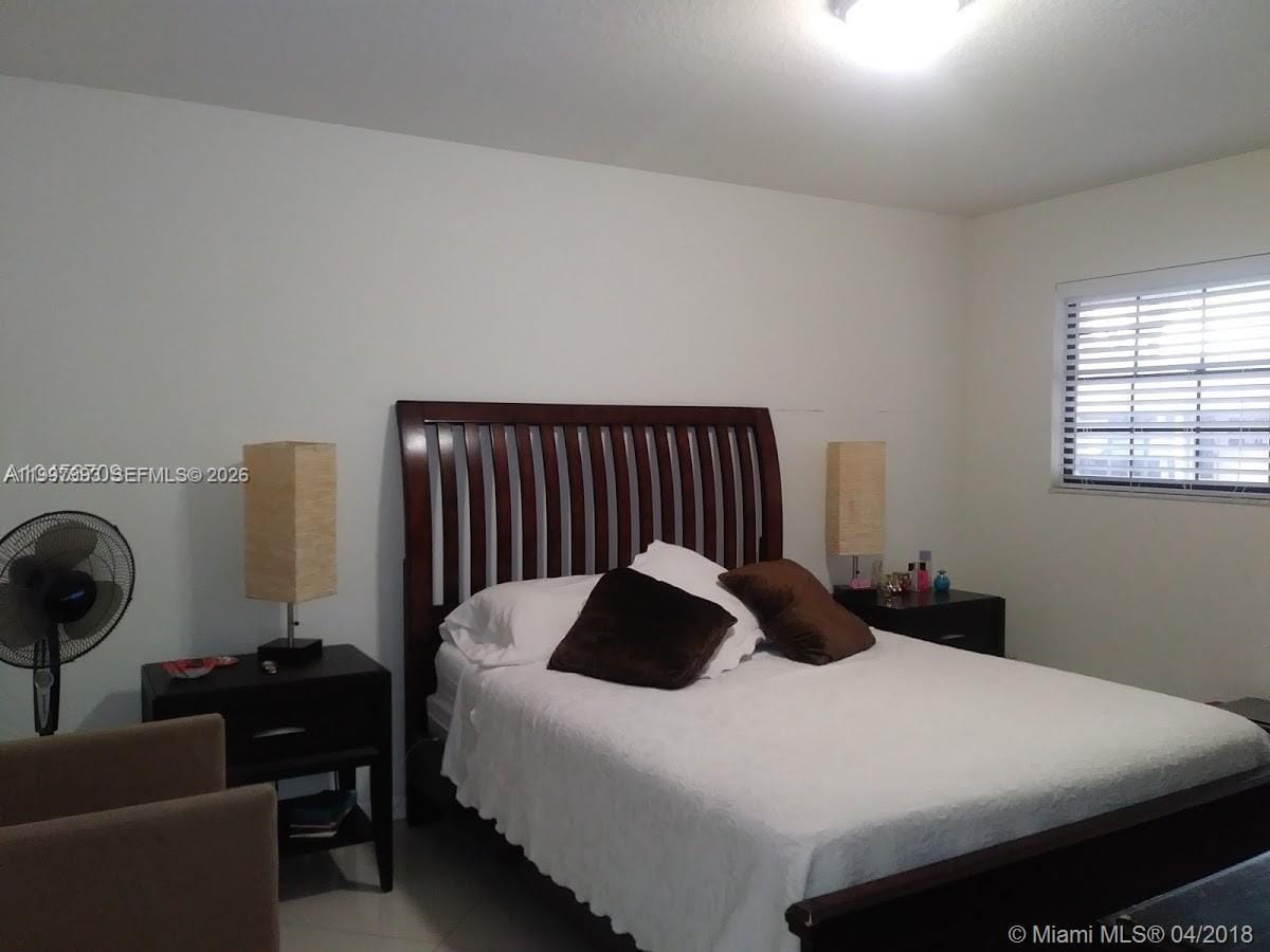 907 NE 199th Street 204, Miami, FL 33179 photo 17