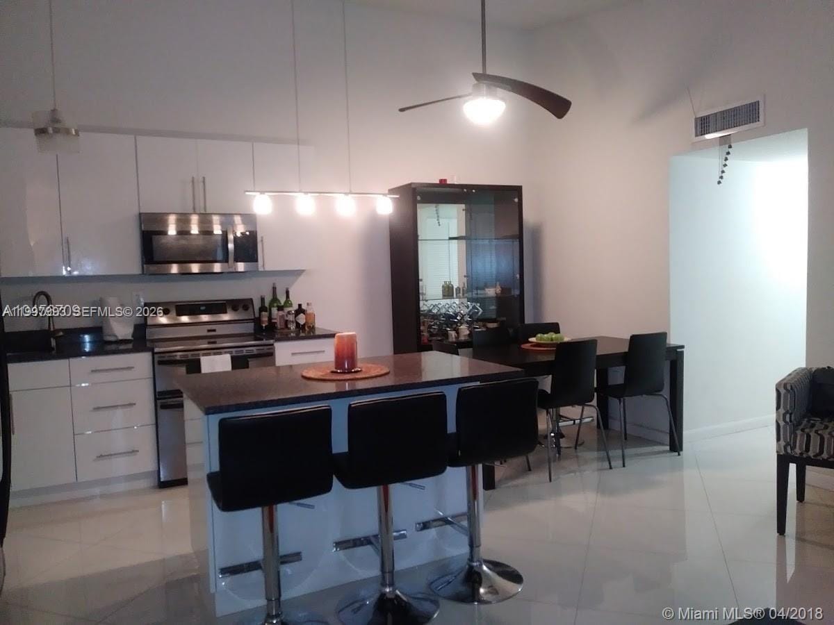 907 NE 199th Street 204 — photo 8
