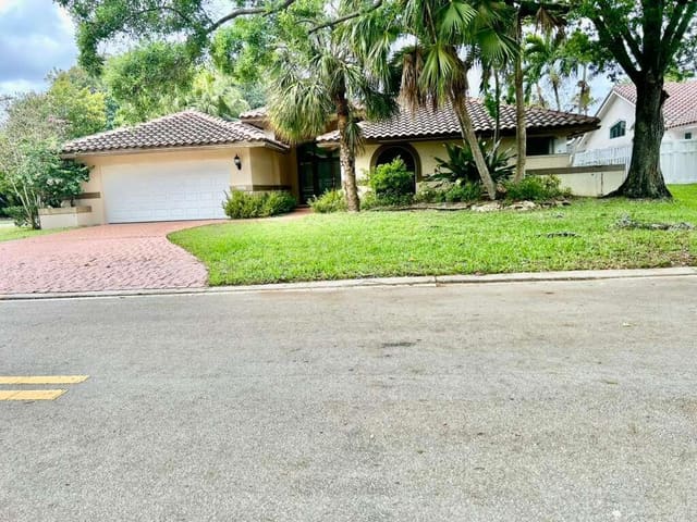 5048 NW 98th Lane, Coral Springs, FL 33076