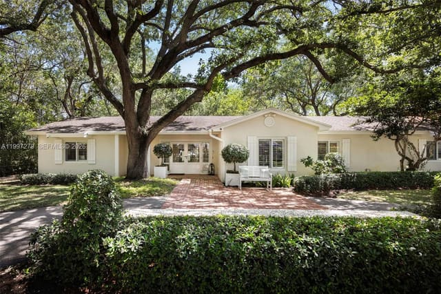 16167 SW 74th Place, Palmetto Bay, FL 33157