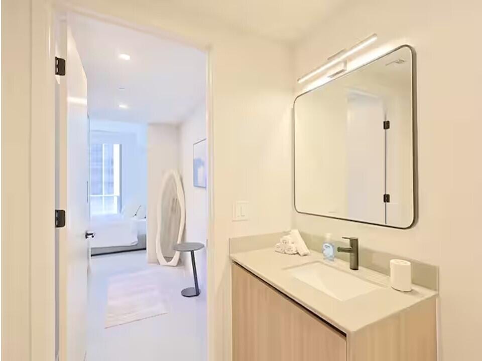 121 NE 5th Street 1506 — photo 7