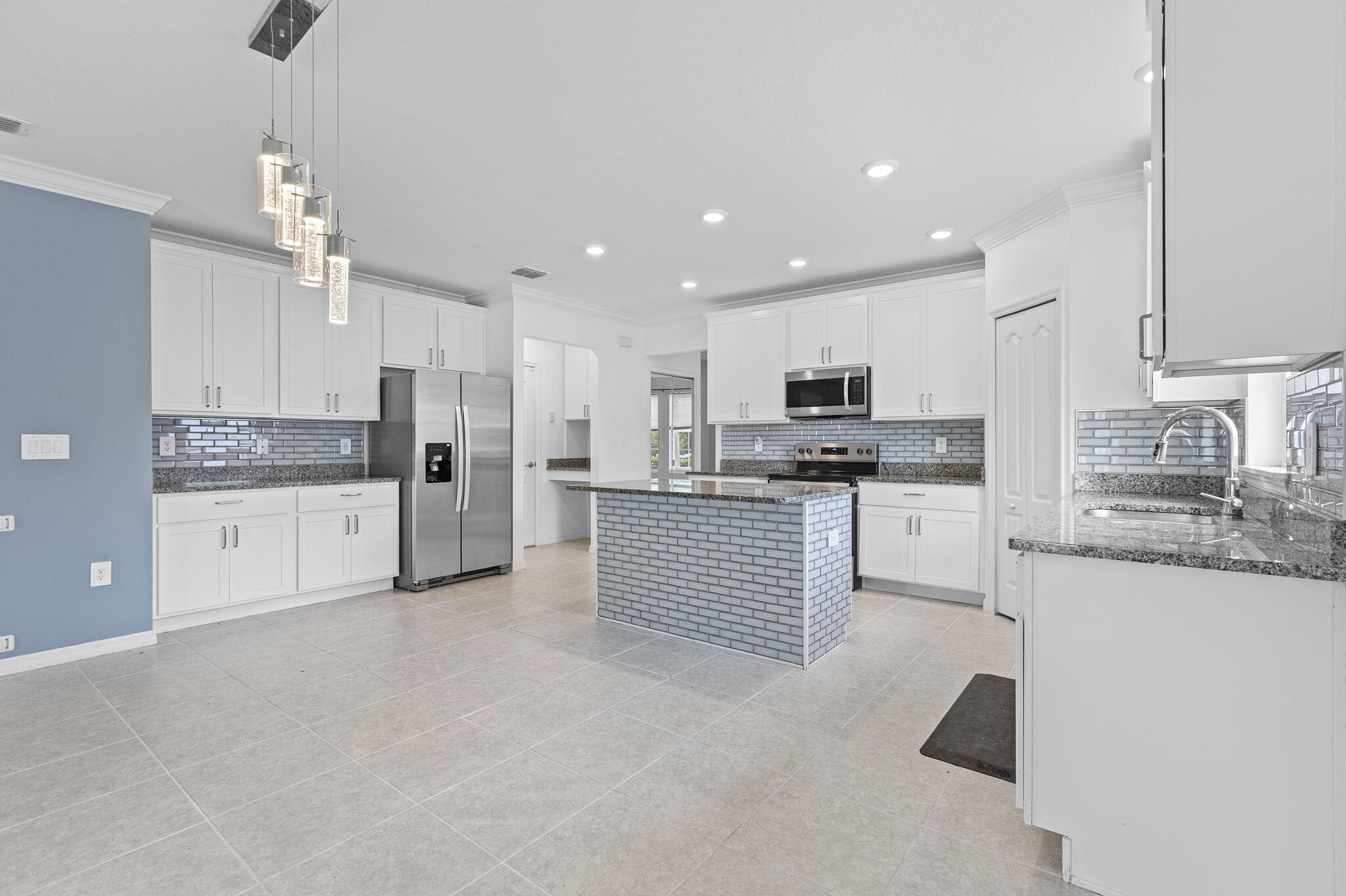 681 SW Millard Drive — photo 8