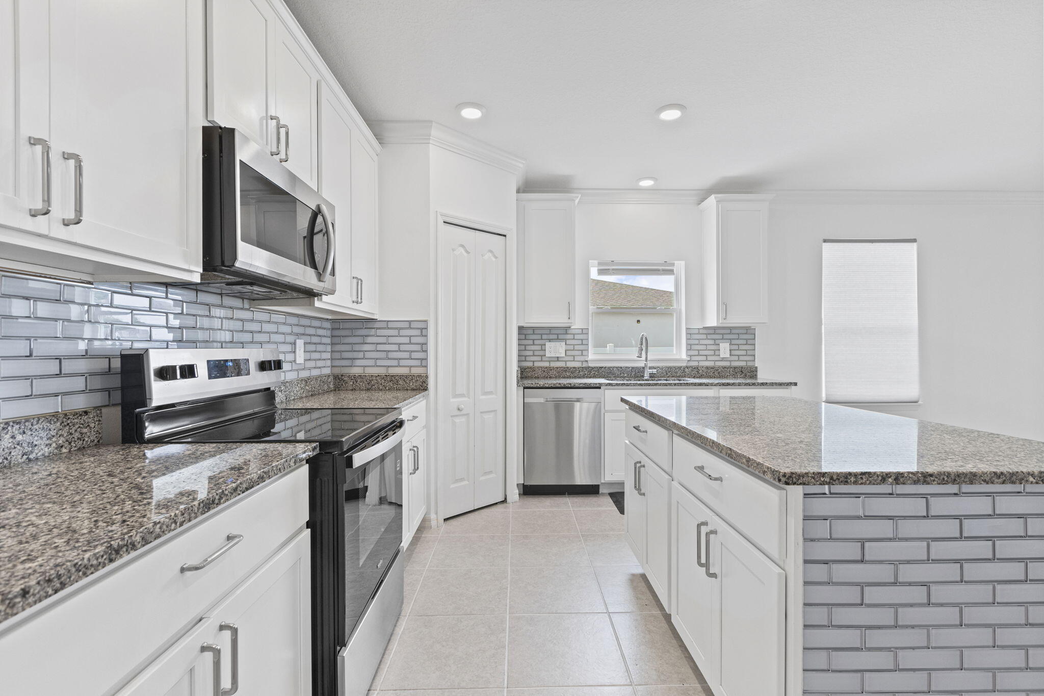 681 SW Millard Drive — photo 9