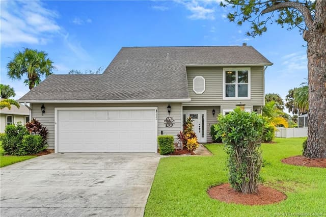 4332 Gator Trace Circle, under contract in Gator Trace, Fort Pierce, FL