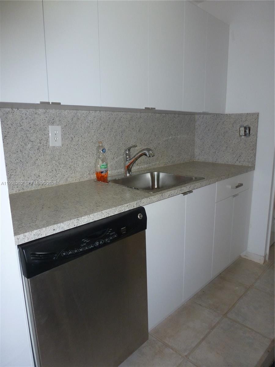 220 Lakeview Drive 301 — photo 4