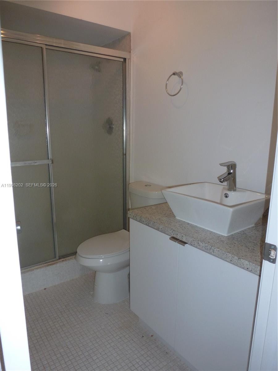 220 Lakeview Drive 301 — photo 6