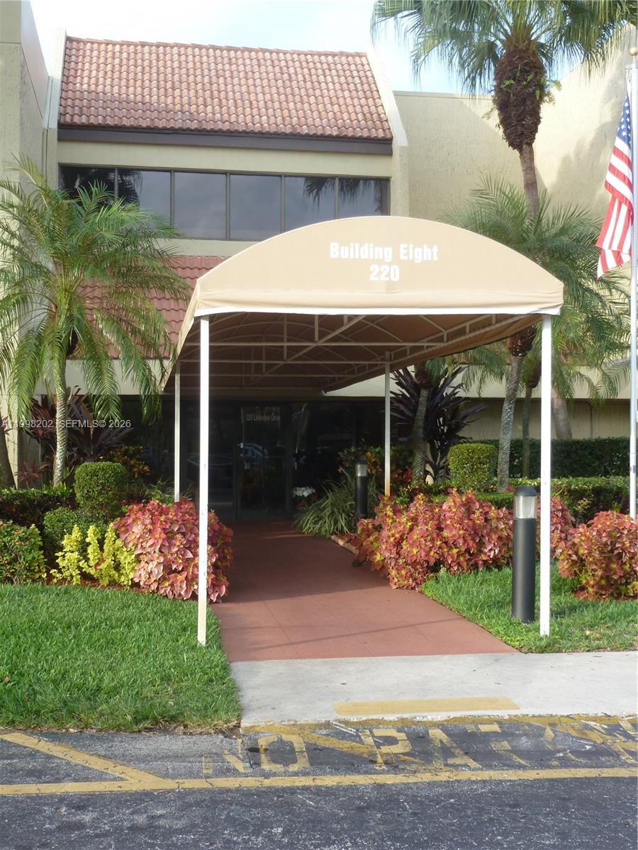 220 Lakeview Drive 301, Weston, FL 33326, Weston