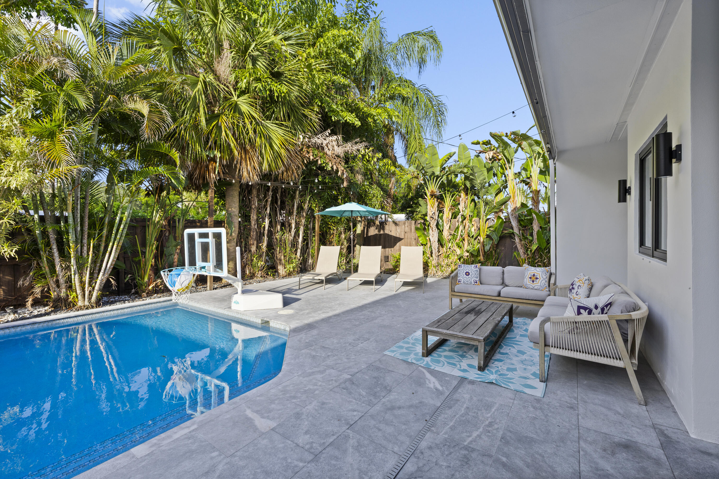 2112 Manatee Drive — photo 3