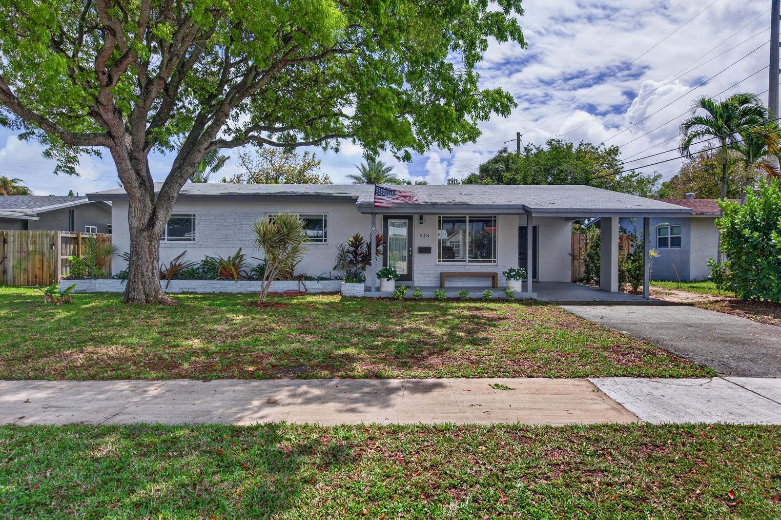 818 NW 28th Court — photo 2