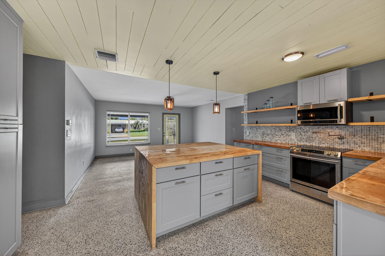 818 NW 28th Court — photo 9