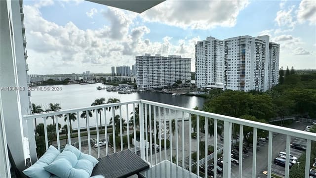2801 NE 183rd Street 1005W, Aventura, FL 33160