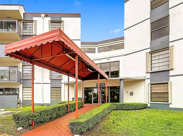 5700 SW 127th Avenue 1208, sold in Miller Gardens Condo, Miami, FL
