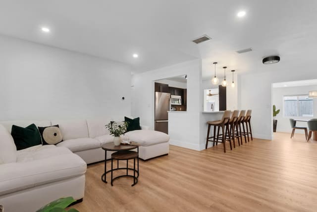 2030 NE 52nd Court, sold in Mary-Knoll, Fort Lauderdale, FL