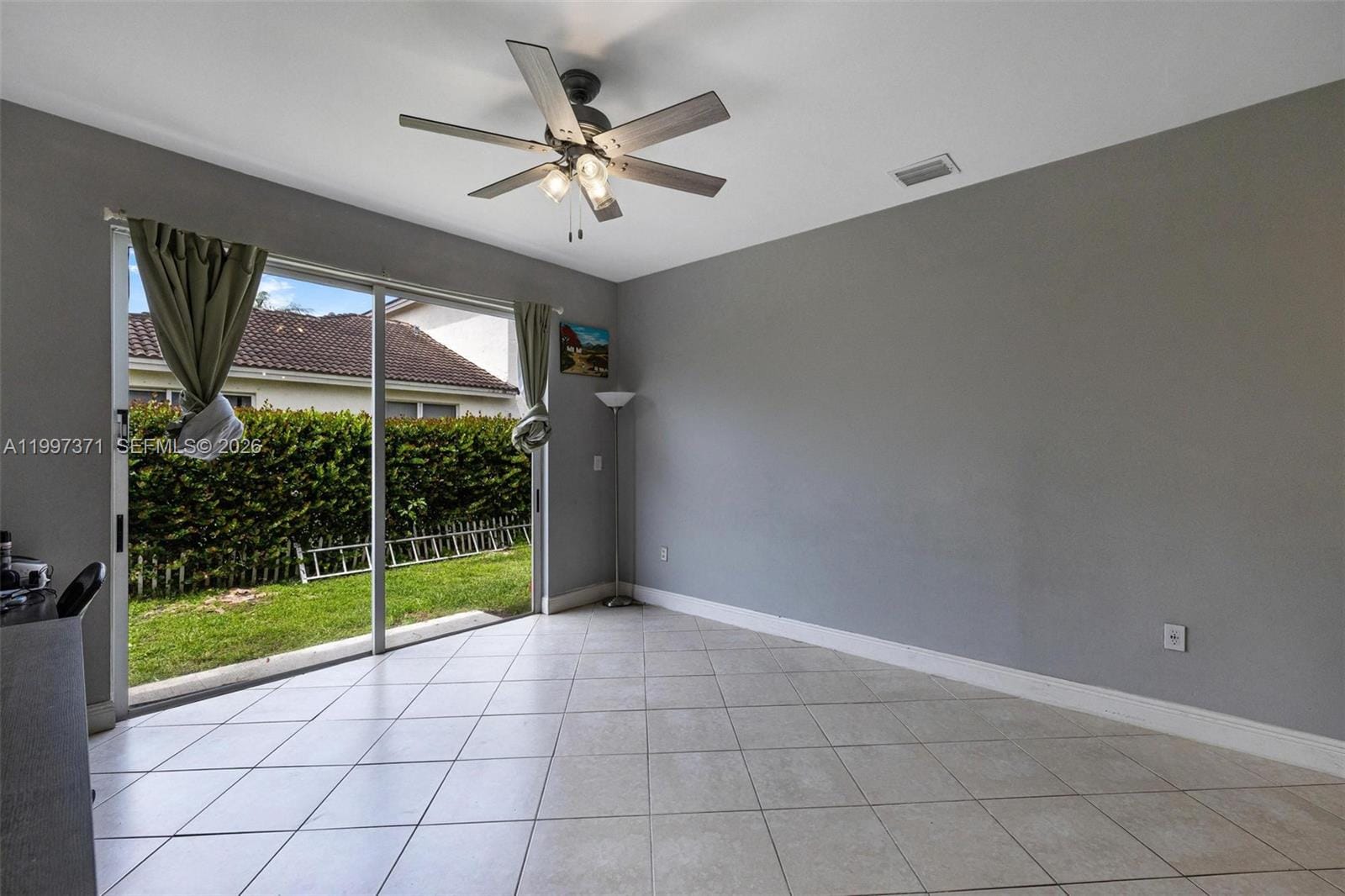 990 NE 42nd Place — photo 3
