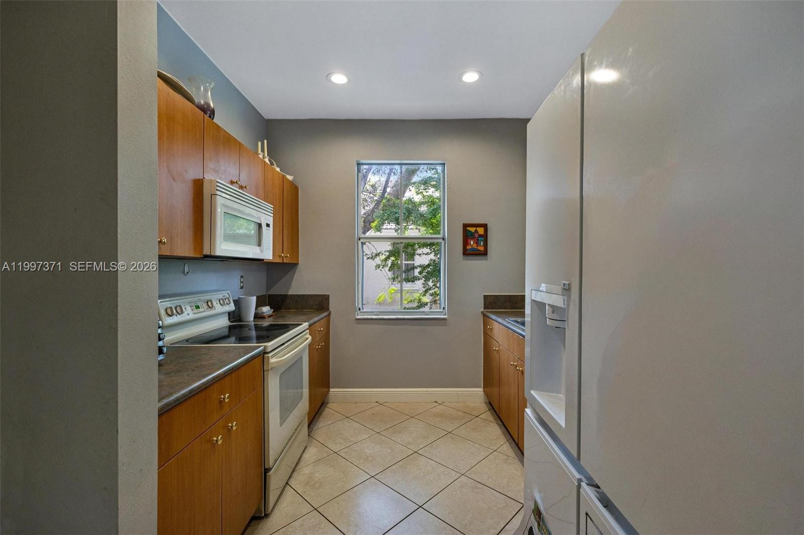 990 NE 42nd Place — photo 8