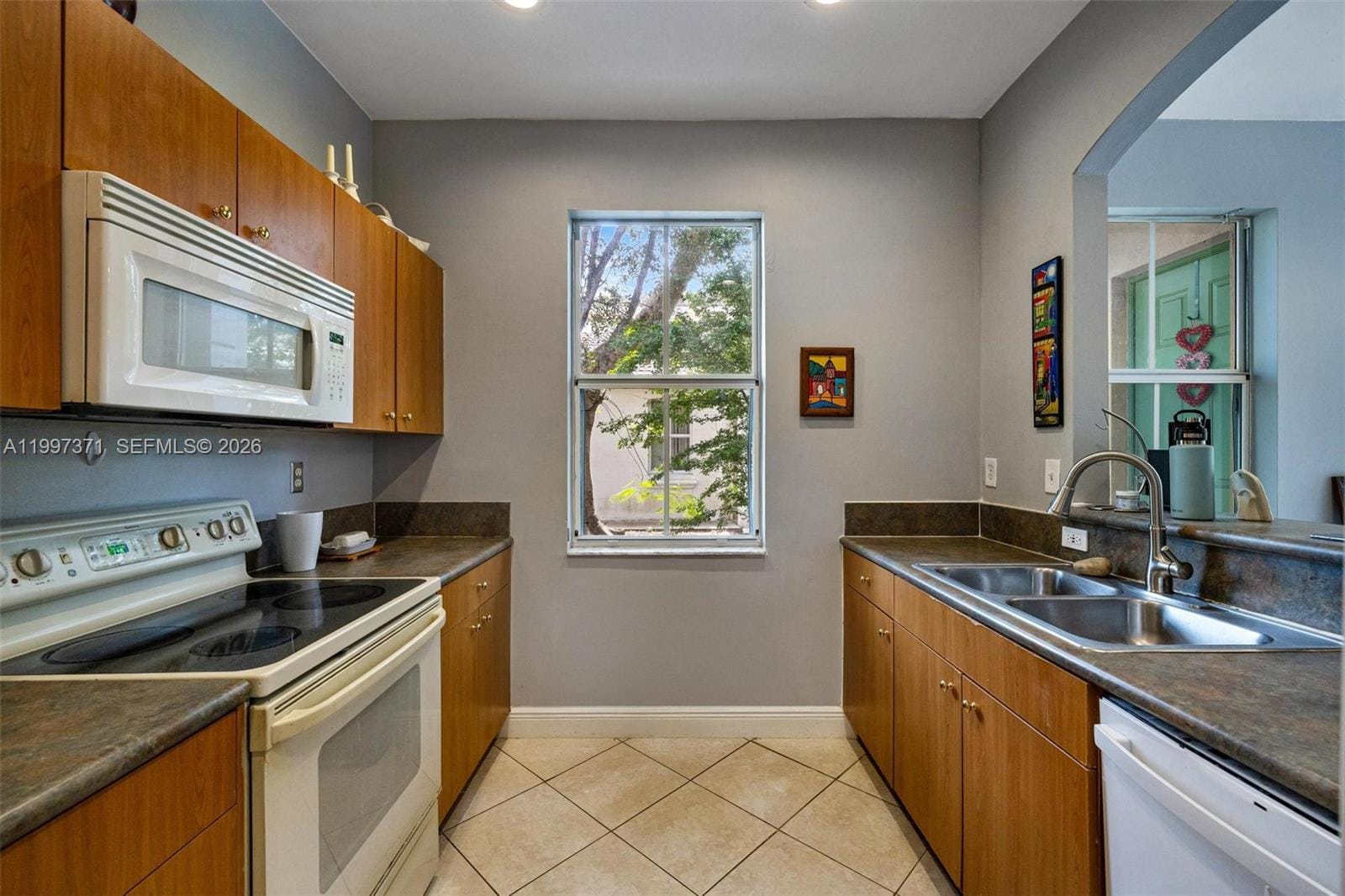 990 NE 42nd Place — photo 9