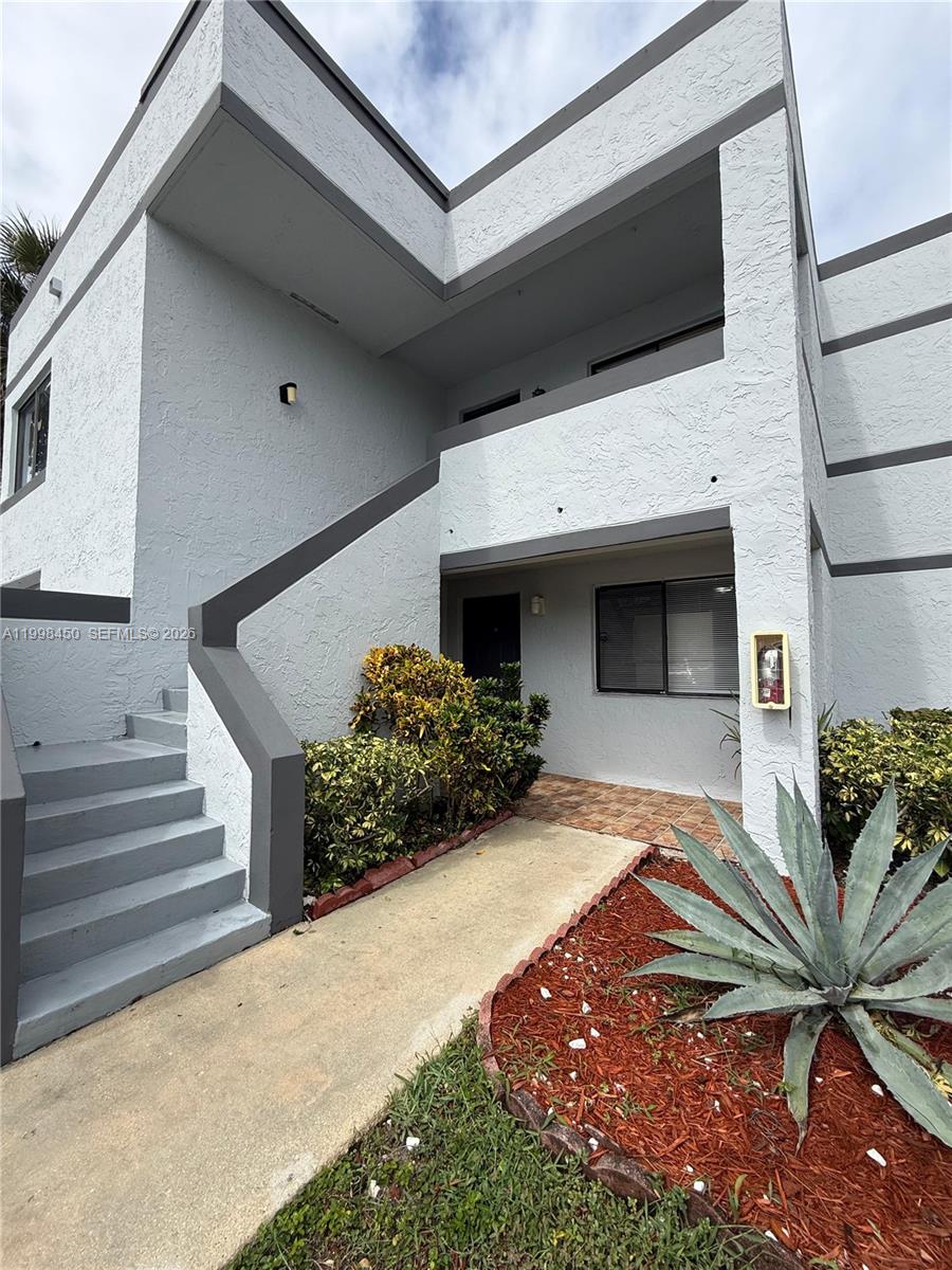 155 Lakeview Drive 101, Weston, FL 33326, Weston