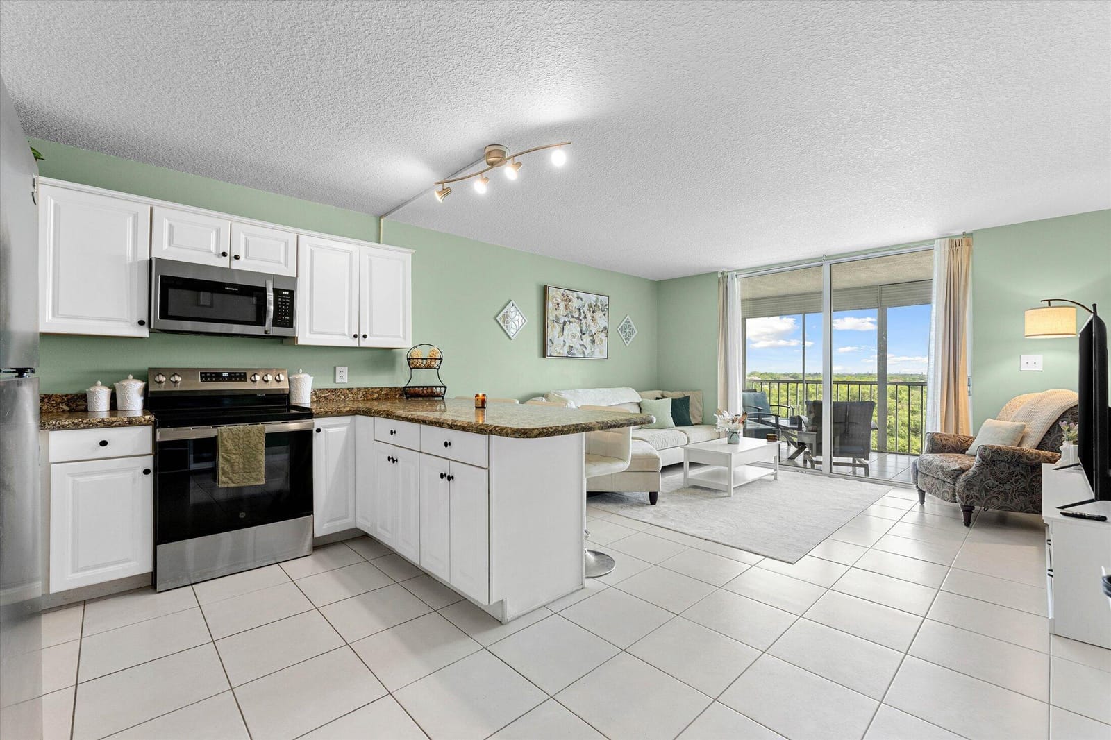 4570 NW 18th Avenue 704, Deerfield Beach, FL 33064 photo 6
