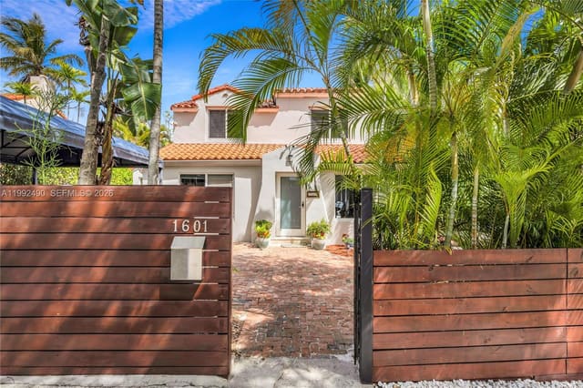 1601 SW 11th Terrace, sold in Shenandoah, Davie, FL