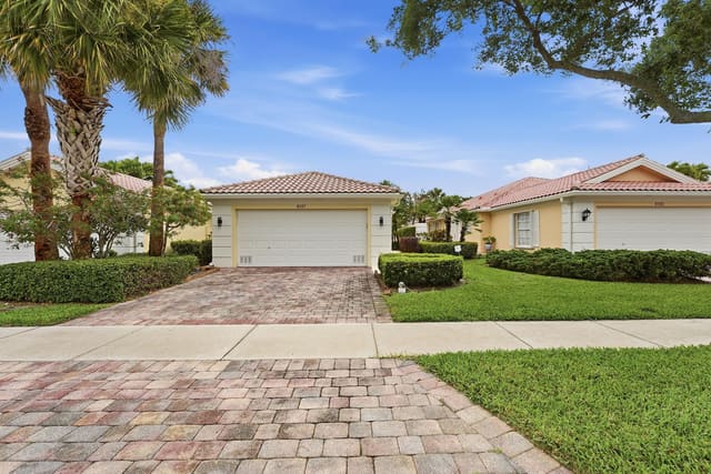 8137 Montserrat Place, Wellington, FL 33414