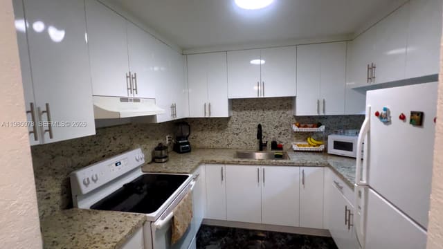 1900 W 68th Street D207, Hialeah, FL 33014