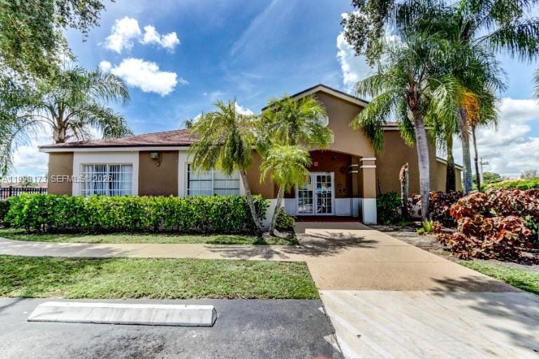 1129 Lake Victoria Drive F — photo 1