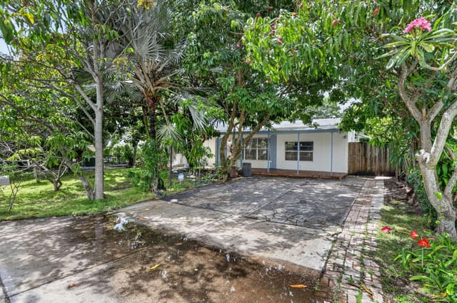 2411 NE 10th Terrace, sold in Cresthaven No 6, Pompano Beach, FL