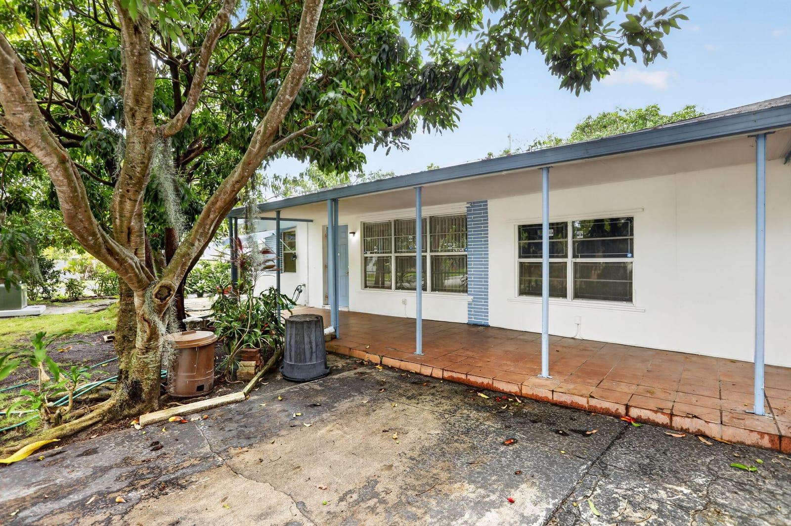 2411 NE 10th Terrace, Pompano Beach, FL 33064 photo 2