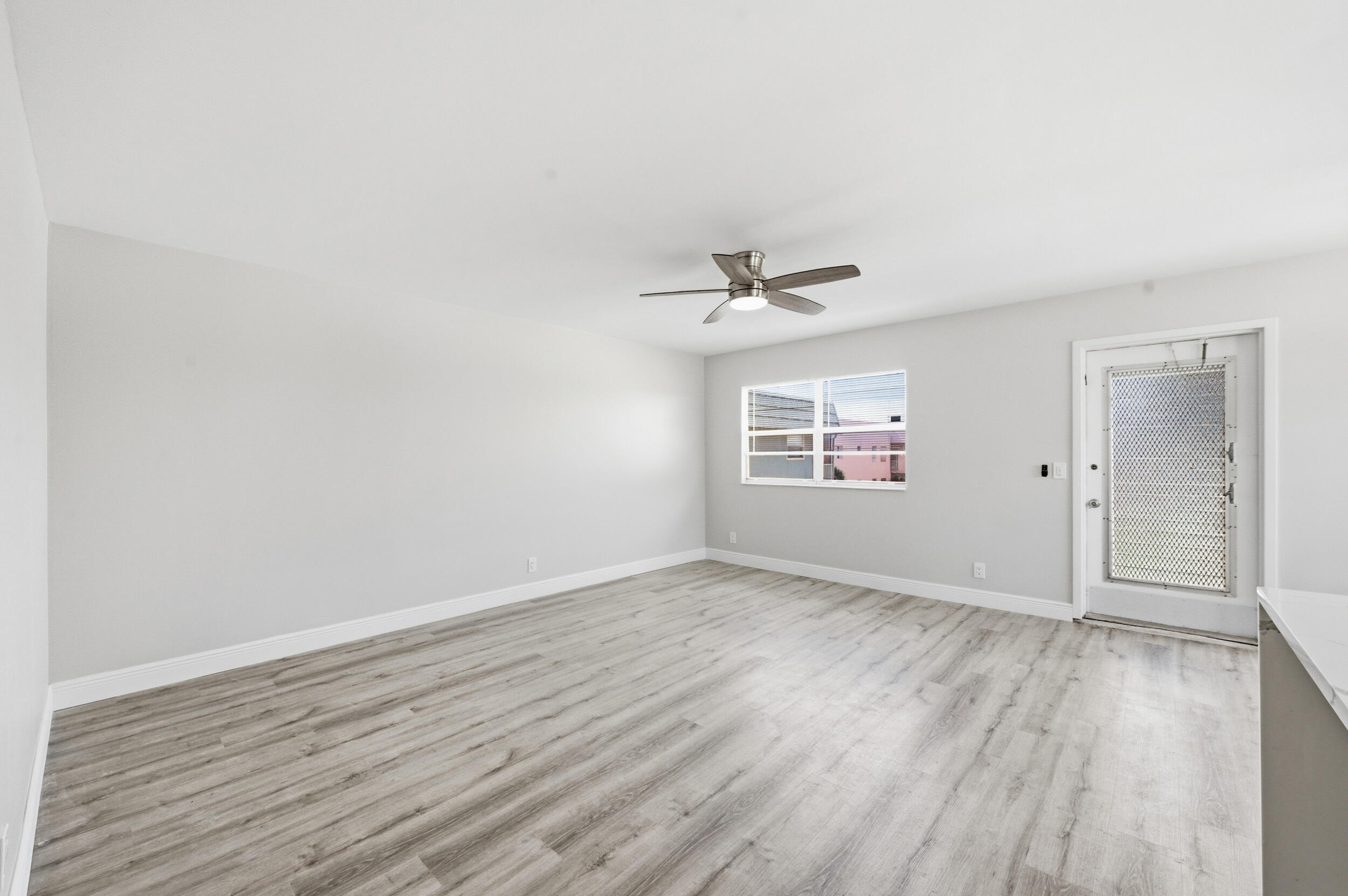 284 Flanders F — photo 9