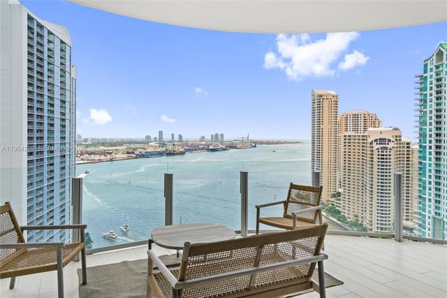 300 Biscayne Boulevard Way 2601E, Miami, FL 33131