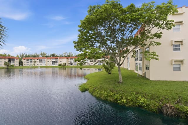 2900 Sunrise Lakes Drive W 201, Sunrise, FL 33322