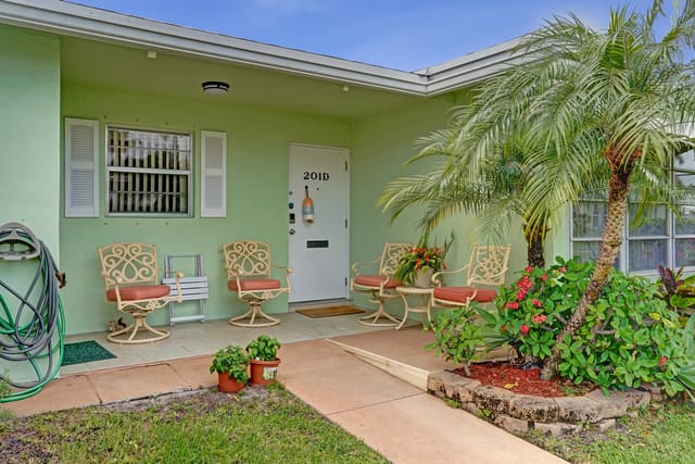 201 Bayview Avenue D, sold in Pine Point Villas Condo, Boynton Beach, FL