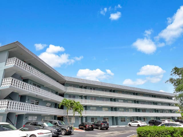 801 NE 18th Court 208, sold in Camelot Shores, Fort Lauderdale, FL