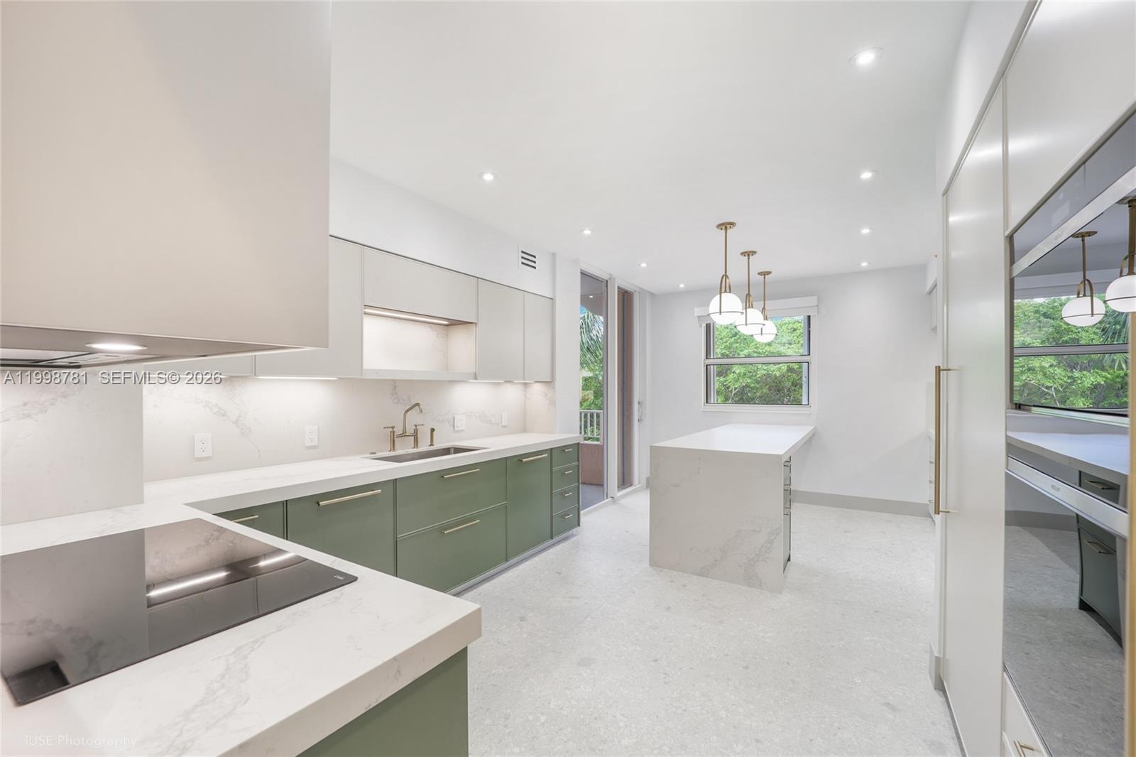 737 Crandon Blvd 301 301, Key Biscayne, FL 33149, Key Biscayne