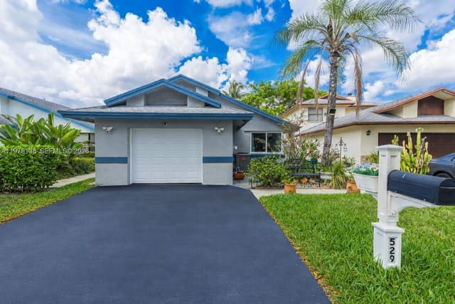 529 Lakeside Circle, sold in New River Estates Section, Sunrise, FL