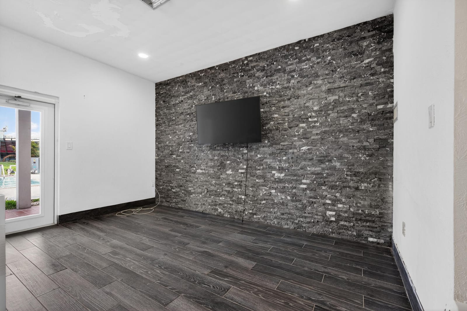 360 Kismet Avenue — photo 2