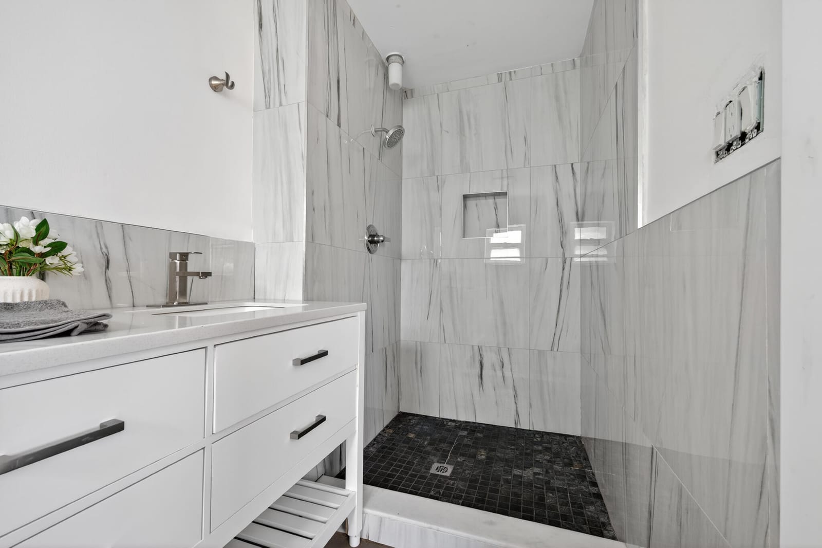 360 Kismet Avenue — photo 4