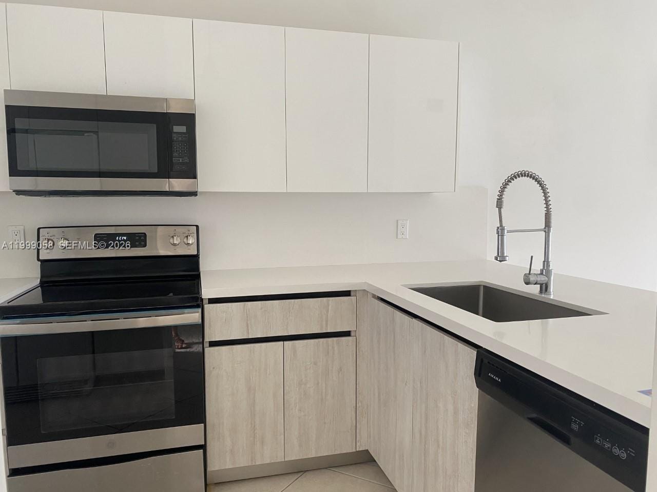 219 SE 8th Street 601, Hallandale Beach, FL 33009 photo 3