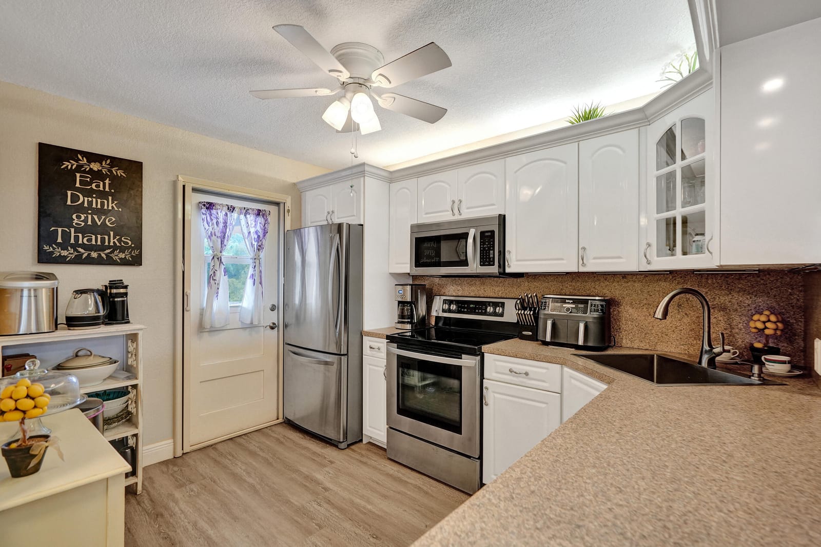 2850 N Palm Aire Drive 401 — photo 11