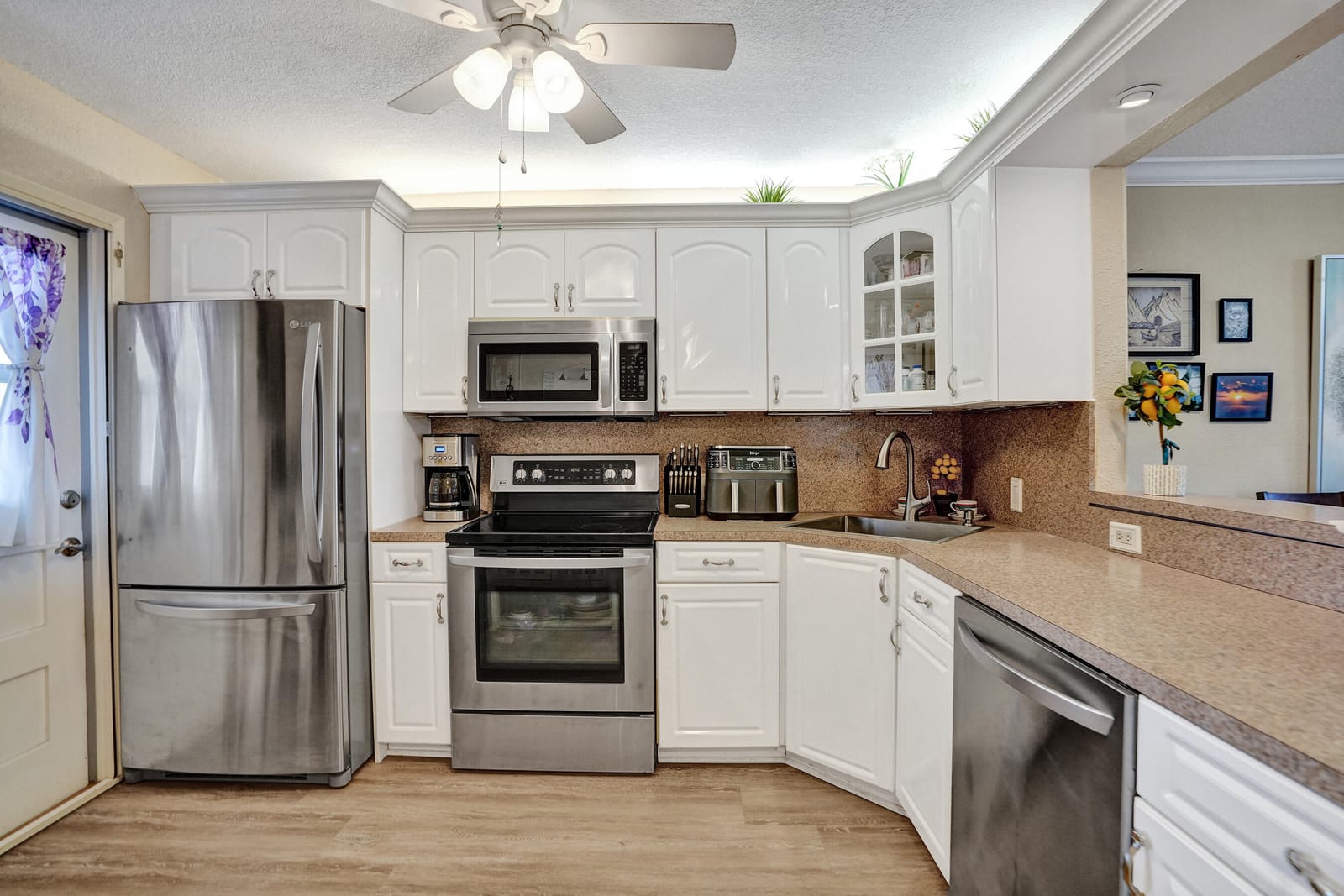 2850 N Palm Aire Drive 401 — photo 7