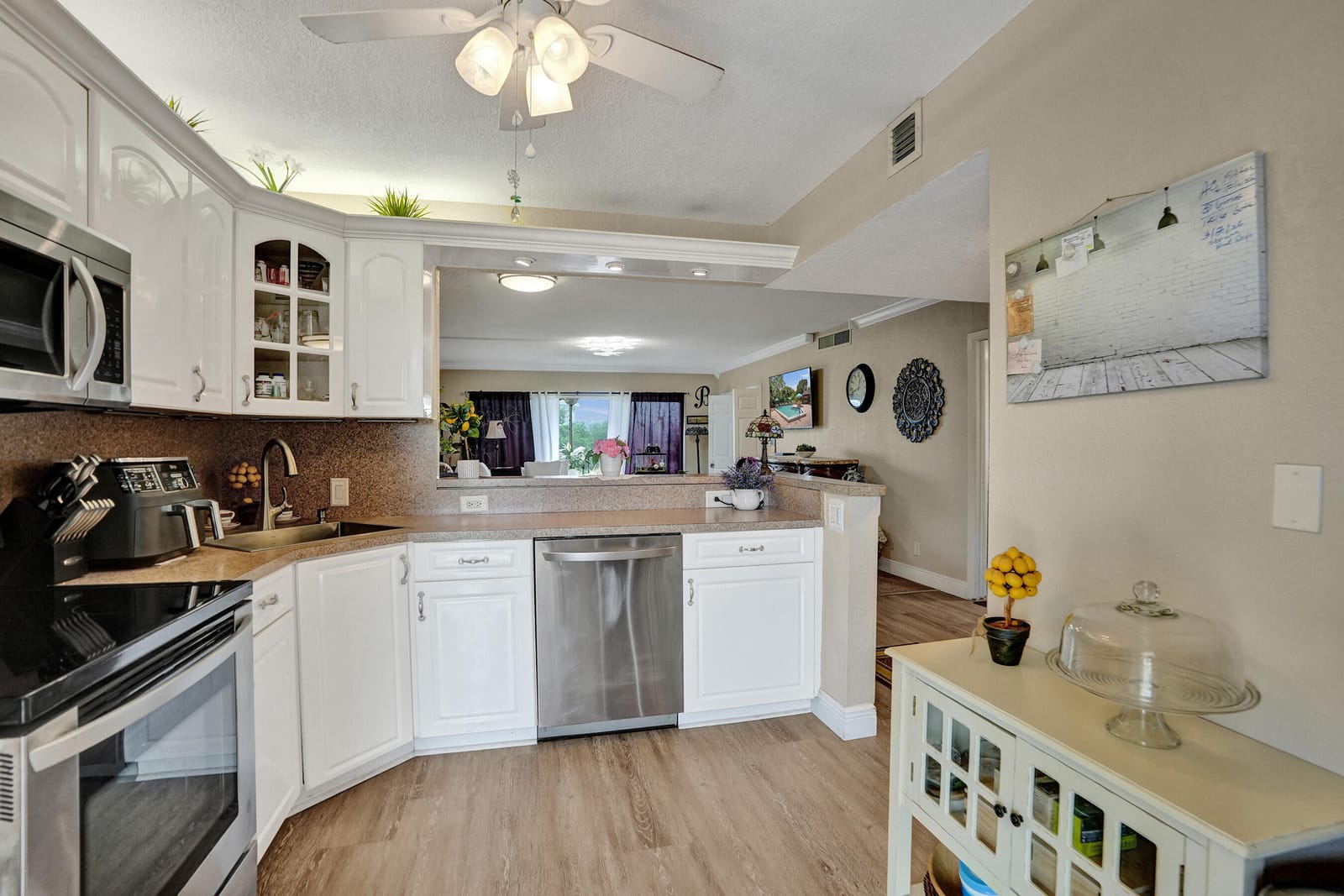 2850 N Palm Aire Drive 401 — photo 9