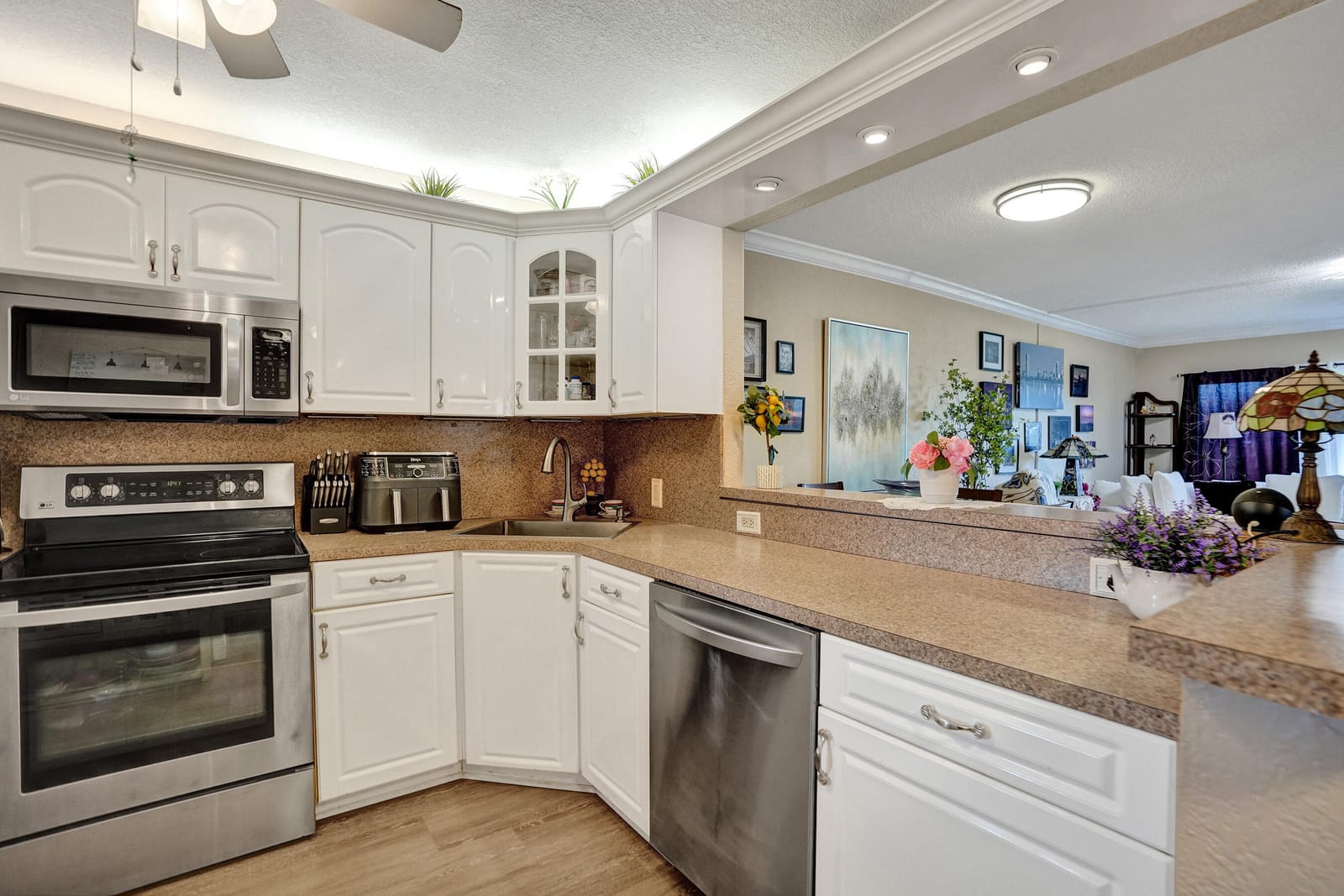 2850 N Palm Aire Drive 401 — photo 10