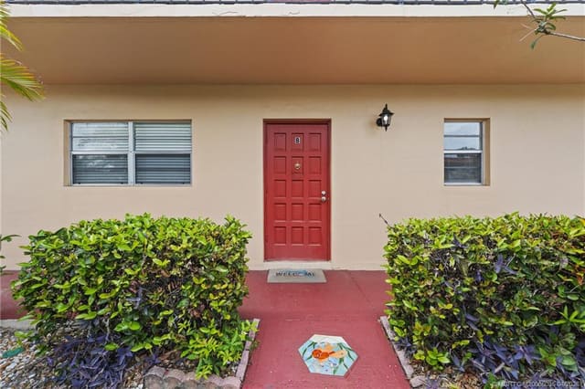 1941 SW Palm City Road B, King Mountain Condo Monterey Yacht & Country Club, Stuart, FL