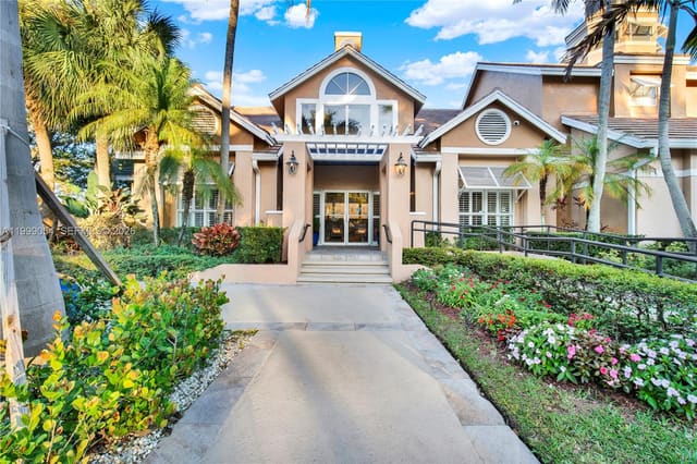 15570 SW 105th Lane 1717, sold in Vista Lago At The Hammocks, Miami, FL