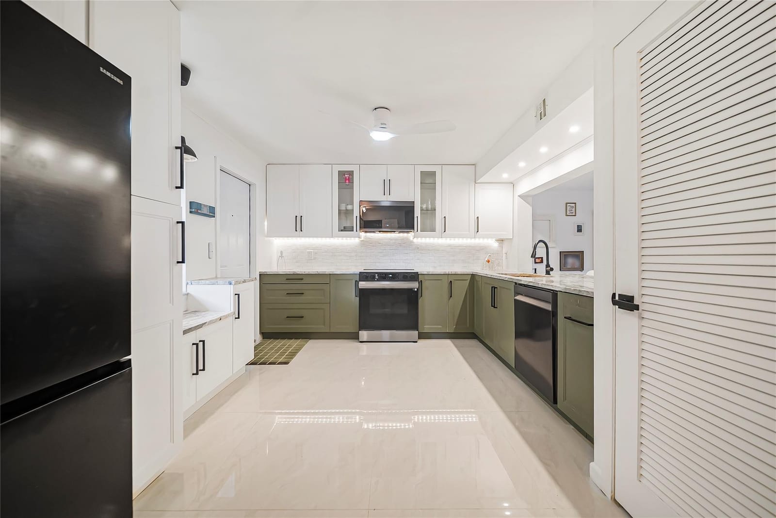 620 Tennis Club Drive 111, Fort Lauderdale, FL 33311 photo 2