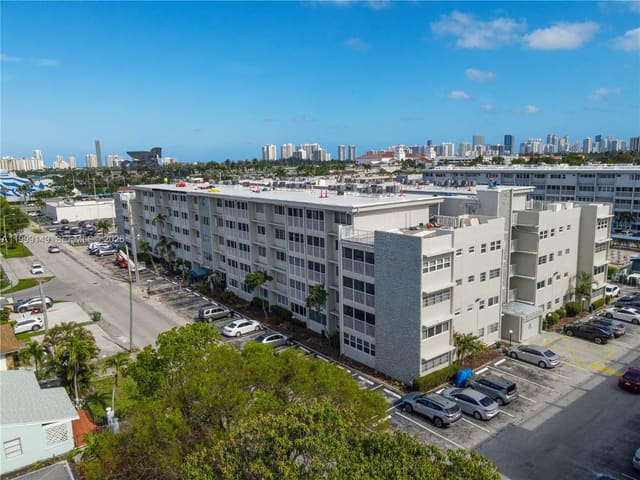 330 SE 2nd Street 405F, Hallandale Beach, FL 33009