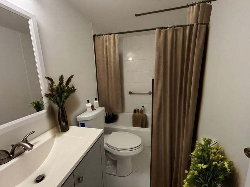 125 Westbury Circle G — photo 8