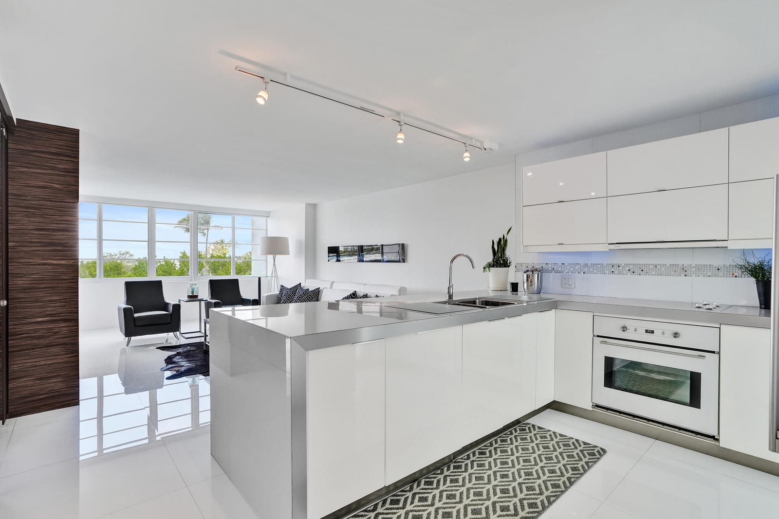 1670 Lincoln Court 3b — photo 4