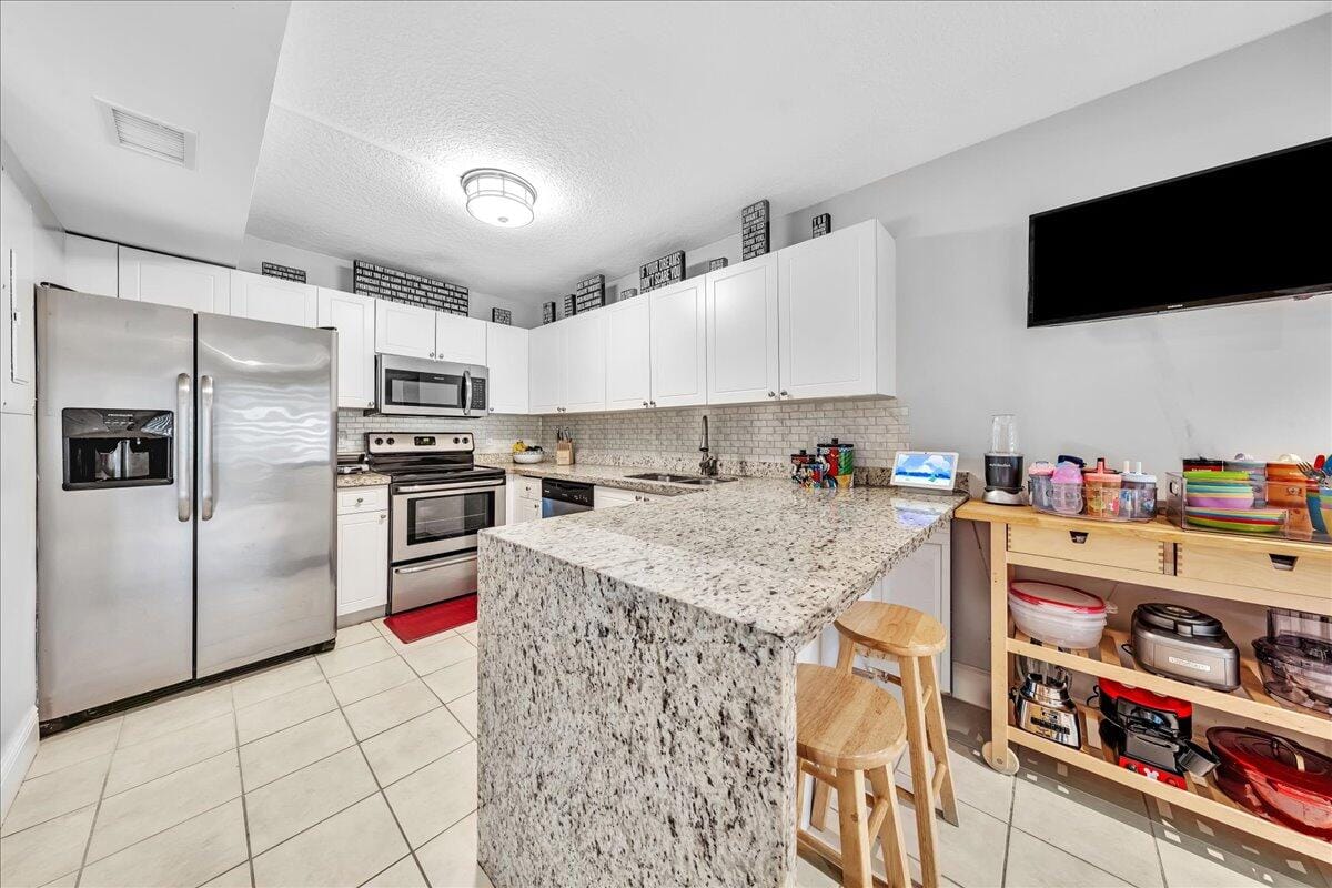 8715 Cleary Boulevard, Plantation, FL 33324 photo 2