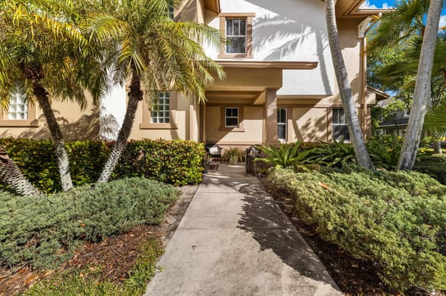 950 Marina Del Ray Lane 1, West Palm Beach, FL 33401